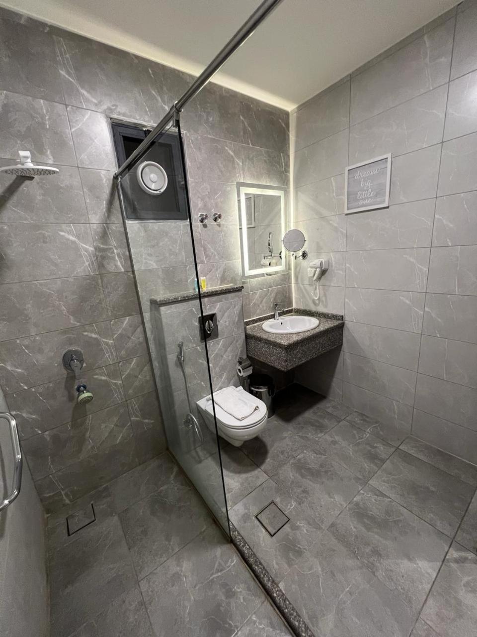 Sky Hotel Akaba Eksteriør bilde