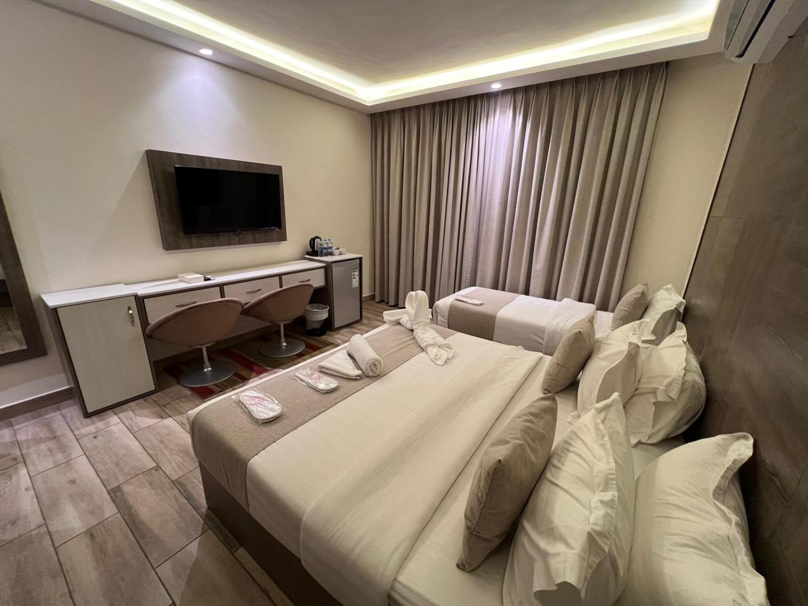 Sky Hotel Akaba Eksteriør bilde